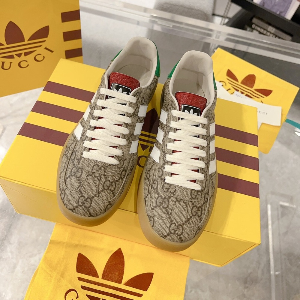 Gucci Women's Beige GG Logo Low-Top Sneaker